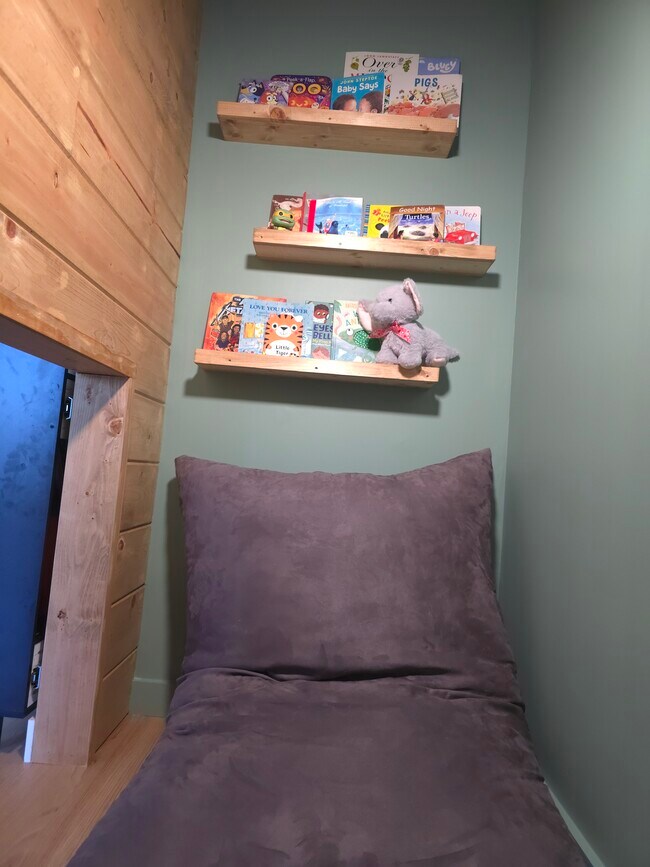 Building Photo - 1000 Mallery St Ext