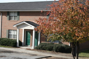 Building Photo - Colonial Square