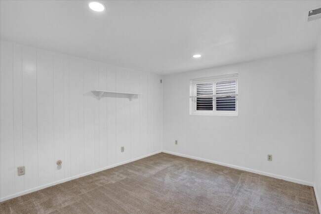 Building Photo - "Spacious 4-Bedroom Haven with 3 Full Baths in Aurora's Heart – 2068 Sq Ft of Comfort!"