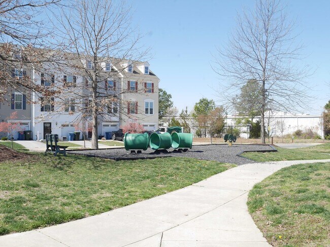 Building Photo - Modern 5-Bedroom Home in Easton – Offered Furnished or Unfurnished