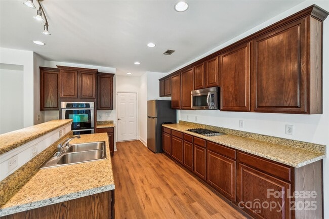 Building Photo - 15614 Normans Landing Dr