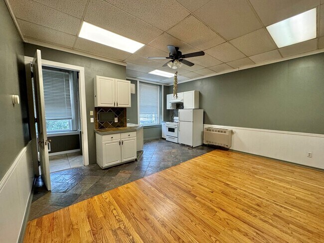 Building Photo - 11 Main St