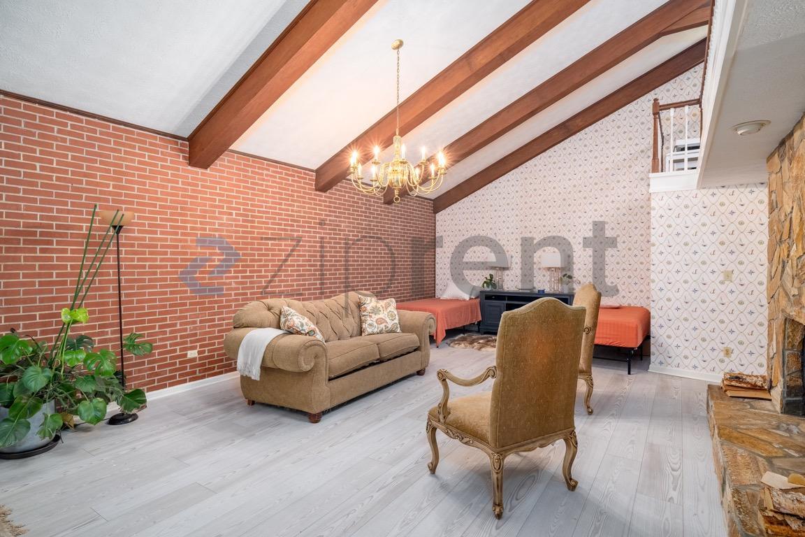 Building Photo - 615 Pinecrest Dr