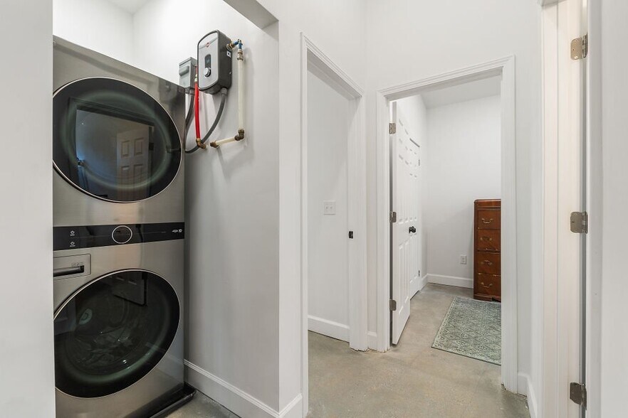 Building Photo - 21 Cody St