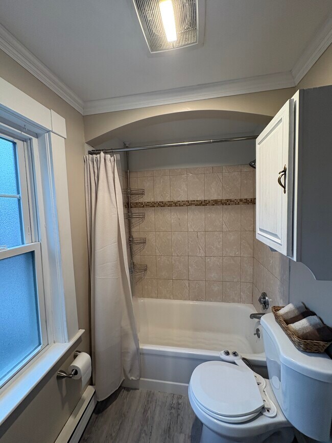 bathroom - 69 Middle St