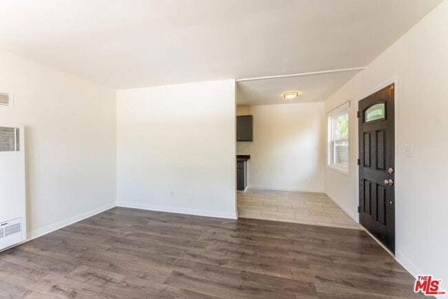 Building Photo - 10708 1/2 Moorpark Street Unit