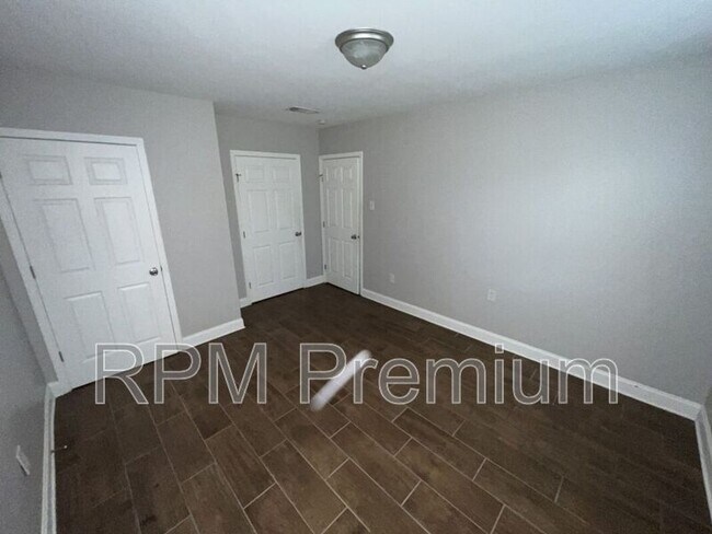 Building Photo - 4922 Sunnybrook Dr