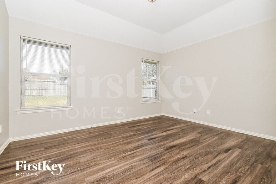 Building Photo - 1821 Ridgecrest Dr