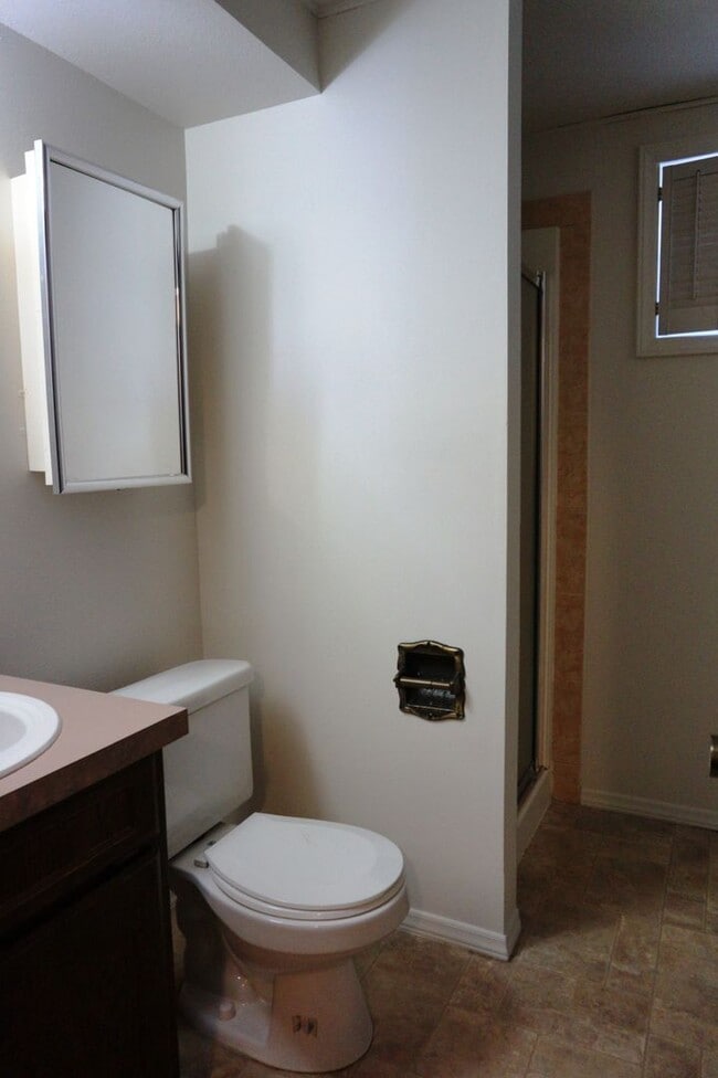 Building Photo - 948