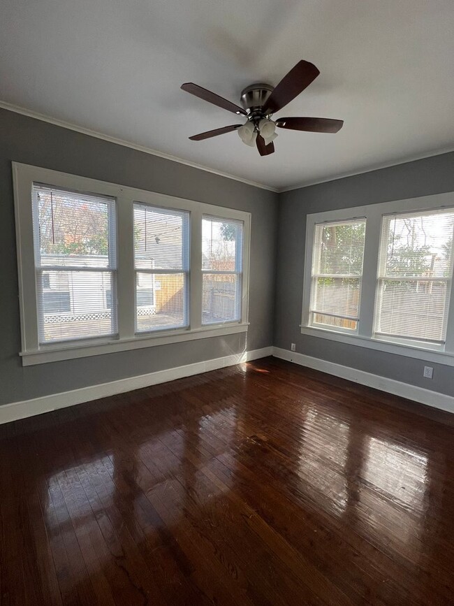 Building Photo - 1 Bedroom 1 Bath Duplex in the Broadmoor, ...