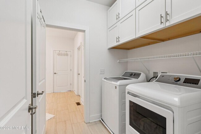 Building Photo - 2 Dogleg Ln