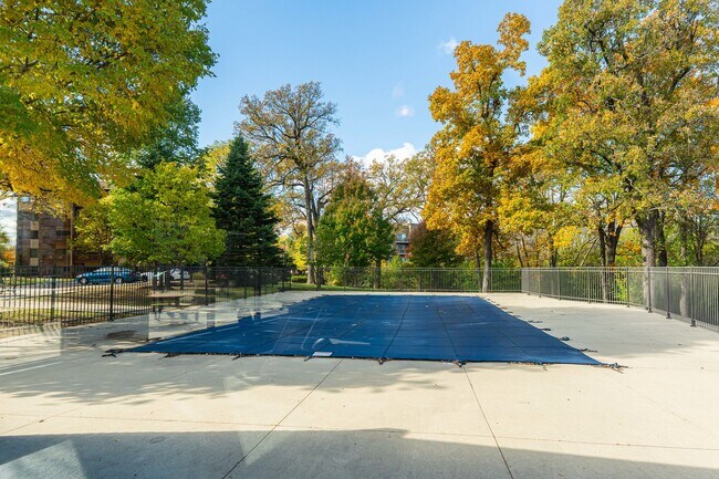 Building Photo - 125 Lakeview Dr