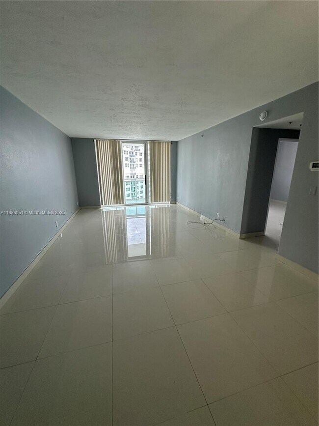 Building Photo - 3001 S Ocean Dr