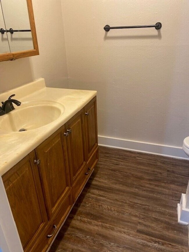 Building Photo - Spacious 5 bedroom Home located in the heart of Burleson!