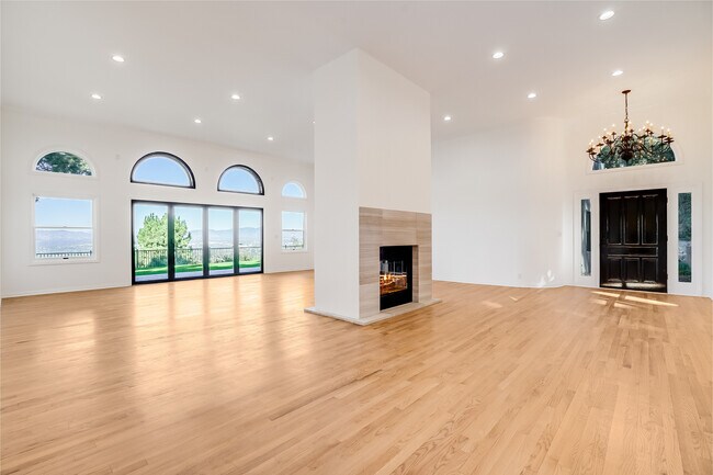 Building Photo - 15851 Mulholland Pl