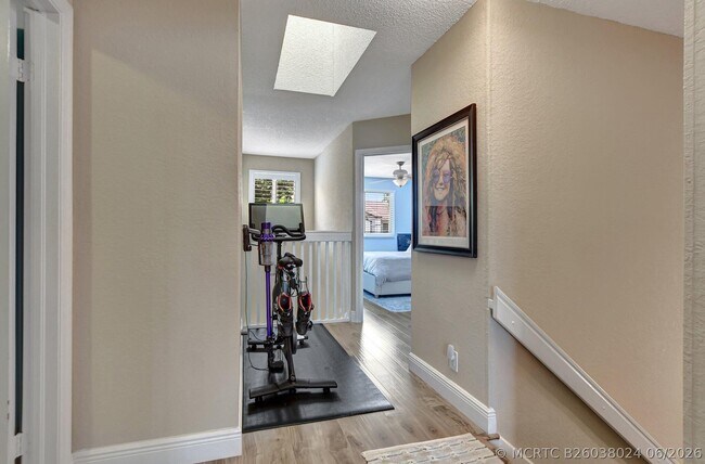 Building Photo - 6682 Via Regina