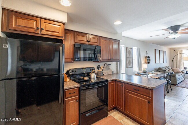 Building Photo - 12635 N La Montana Dr