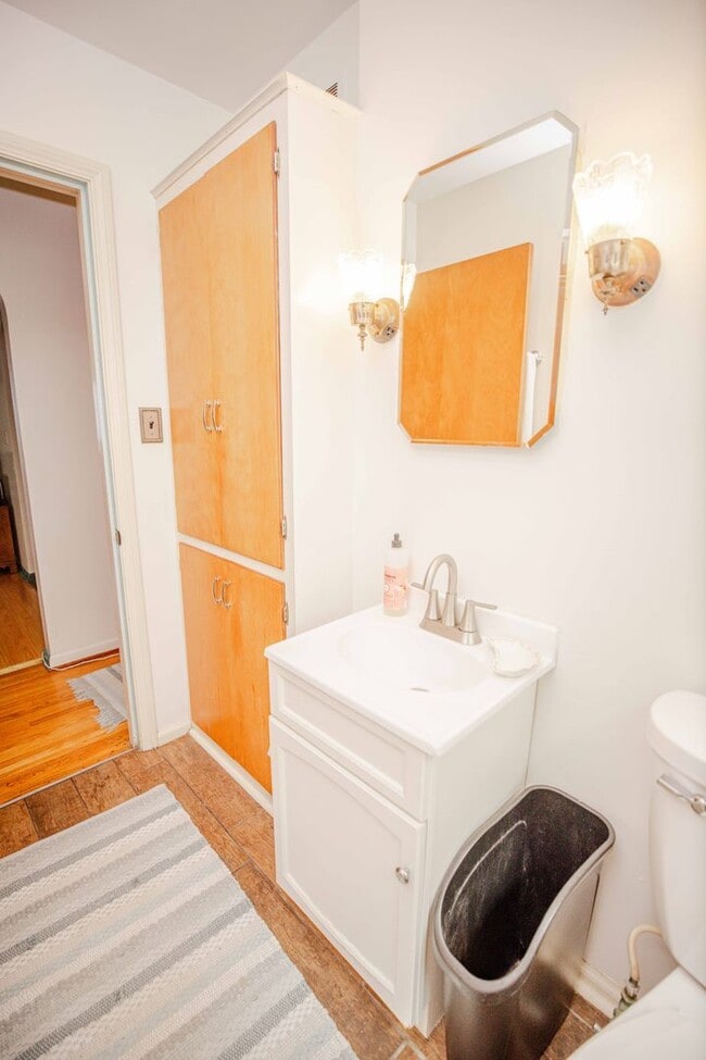 Building Photo - Beautiful four bedroom home avaulable for ...