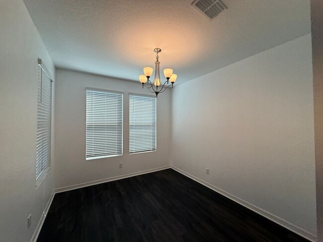 Building Photo - Luxury 3 story townhouse in the heart of L...