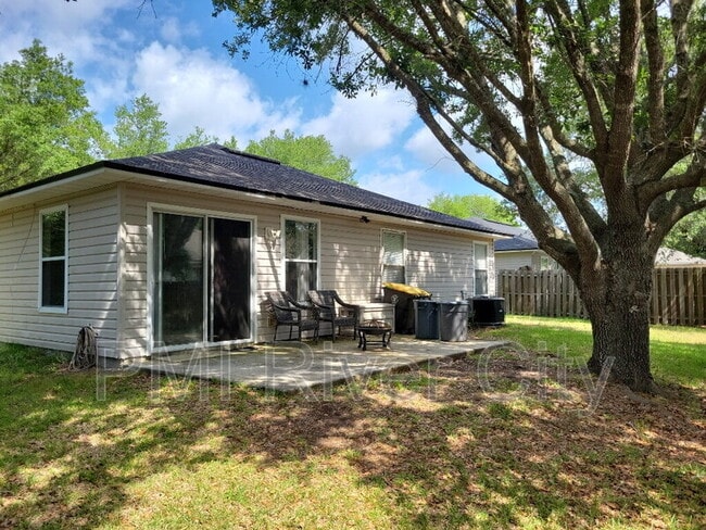 Building Photo - 2419 Brian Lakes Dr E
