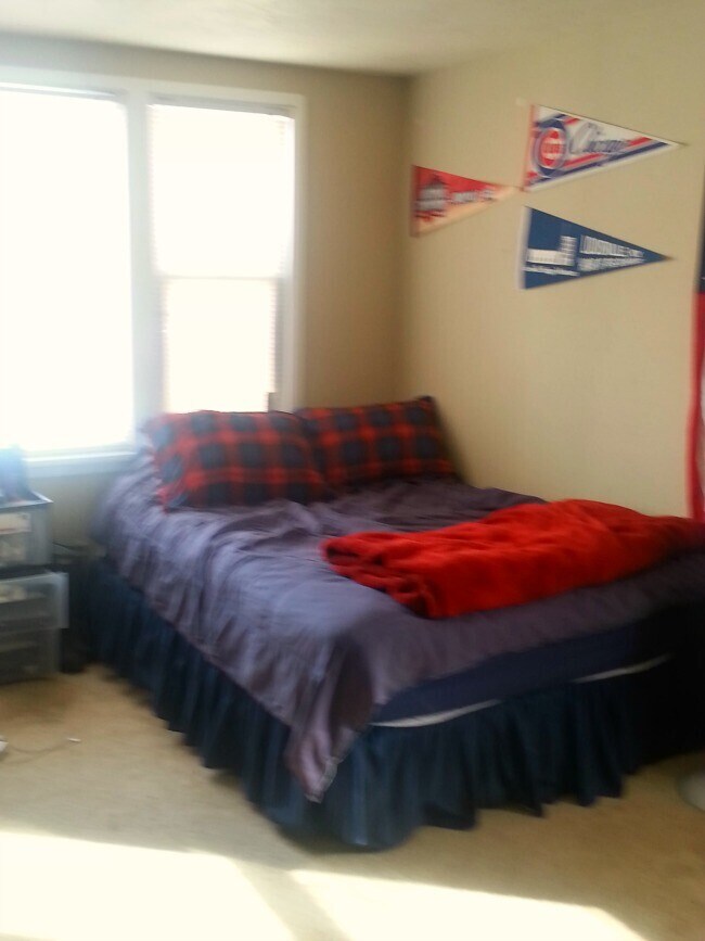 Building Photo - 810 S Prairie St