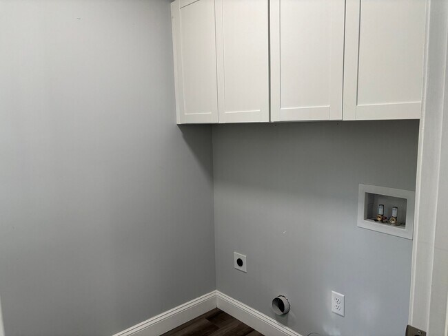 Building Photo - 2549 Keith Ave
