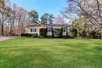 Building Photo - Stunning 3 Bedroom Home in Easley!