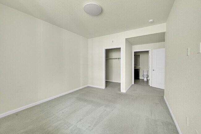 Building Photo - $2,275- 2 Bed, 2 Bath Ground Floor Condo w...