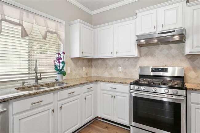 Building Photo - 2880 Georgian Manor Dr