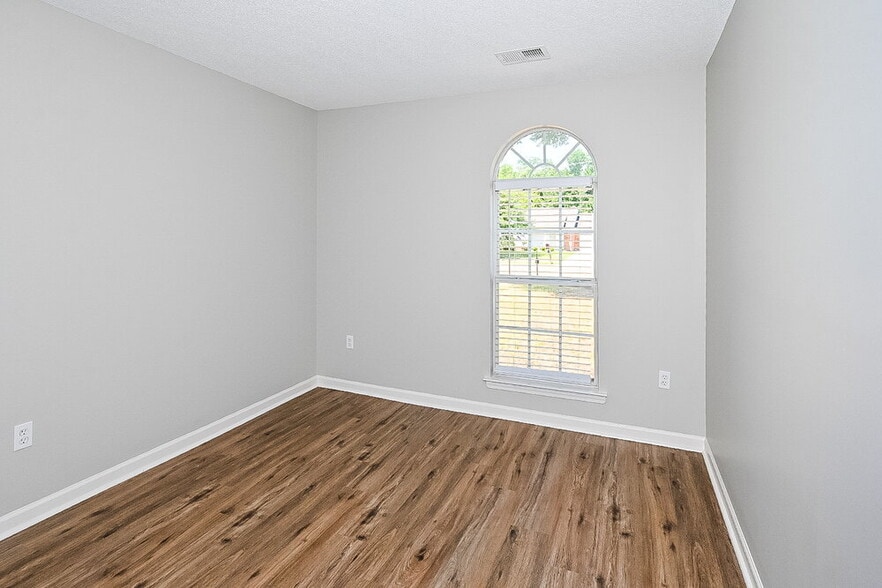 Building Photo - 6620 Tealwood Dr