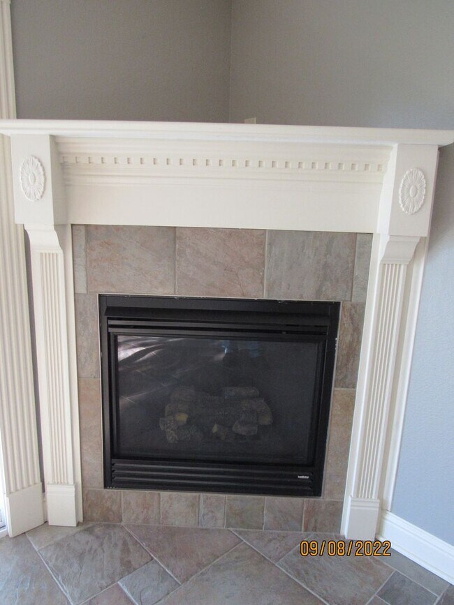 Building Photo - 4 bedroom duplex in Camdenton