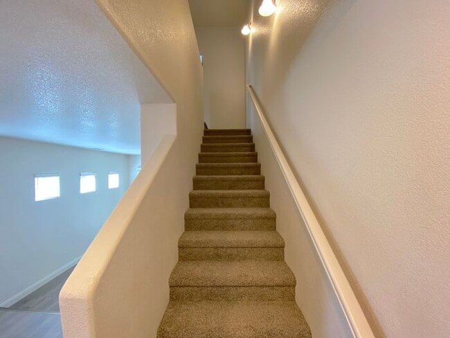 Building Photo - Luxury Townhouse 2 Master Suites - North M...