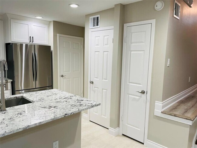 Building Photo - 3307 Golden Trails Dr