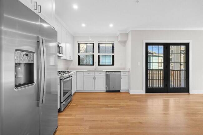 Primary Photo - 279 Lamartine St