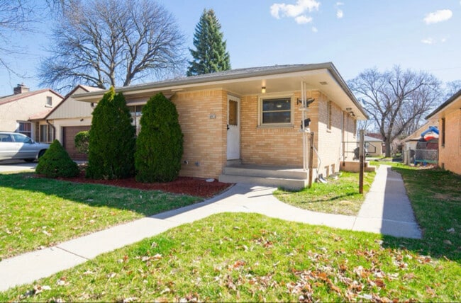 Building Photo - 4916 N 67th St