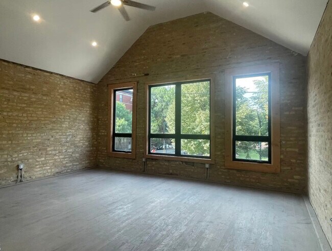 Building Photo - 1157 W Webster Ave