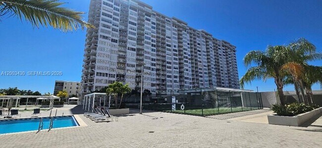 Building Photo - 18051 Biscayne Blvd