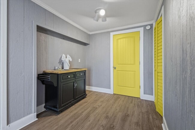 Building Photo - 606 Warsaw Dr