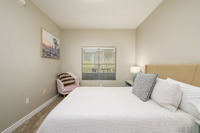 Building Photo - 5350 E Deer Valley Dr
