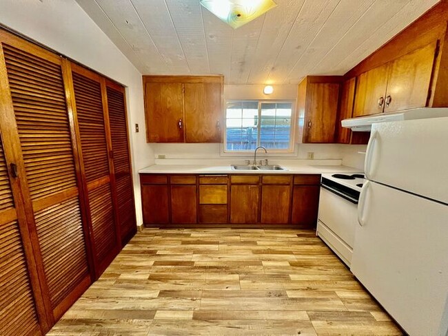 Building Photo - Cozy Duplex in Pacific Grove Available NOW!