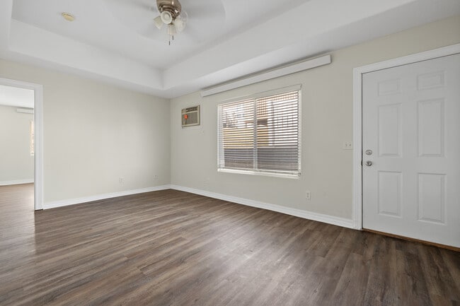 Vaulted Ceilings and great natural light - 1311 Sydney Dr