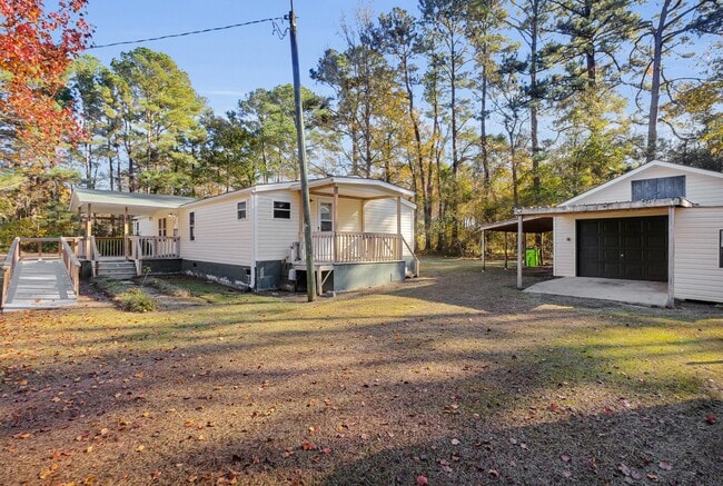 Building Photo - 220 Tree Ln