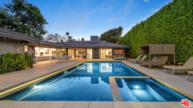 Building Photo - 602 Whittier Dr