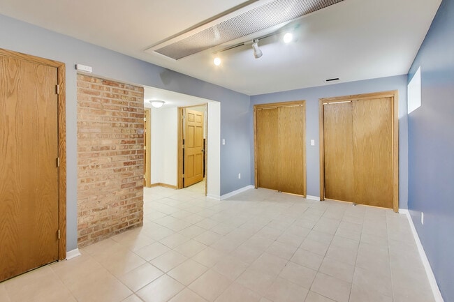 Building Photo - 60 Sheffield Ln