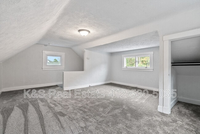 Building Photo - 2242 Manor Ave