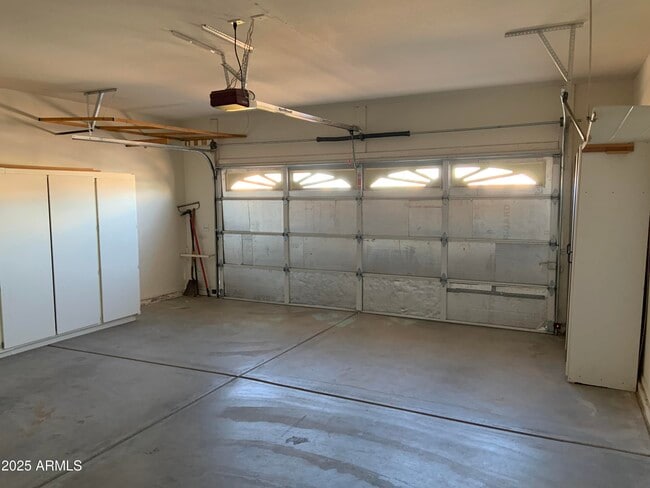 Building Photo - 9069 W Behrend Dr