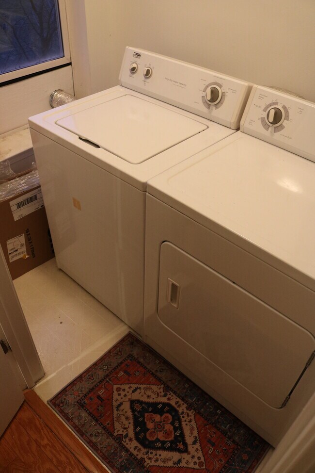 Building Photo - 1564 Walnut View Dr