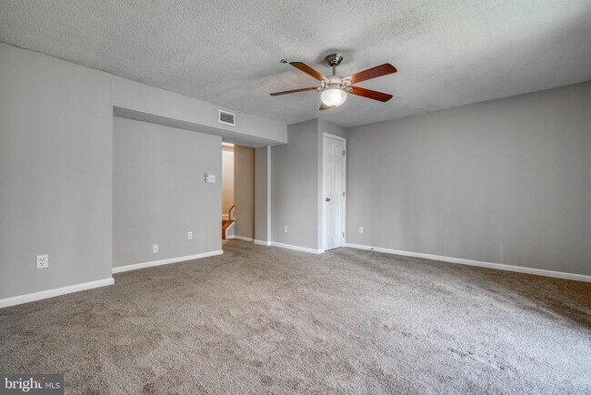 Building Photo - 1453 Golden Rod Ct