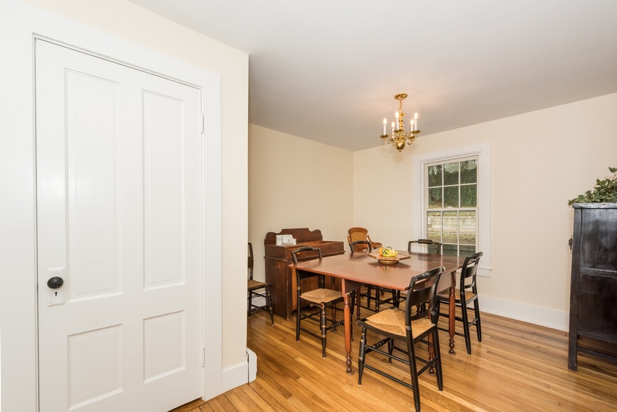 Building Photo - 69 Dennett St