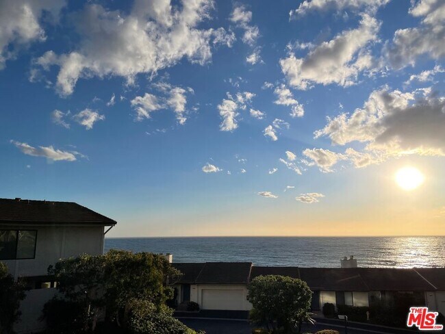 Building Photo - 6798 Shearwater Ln